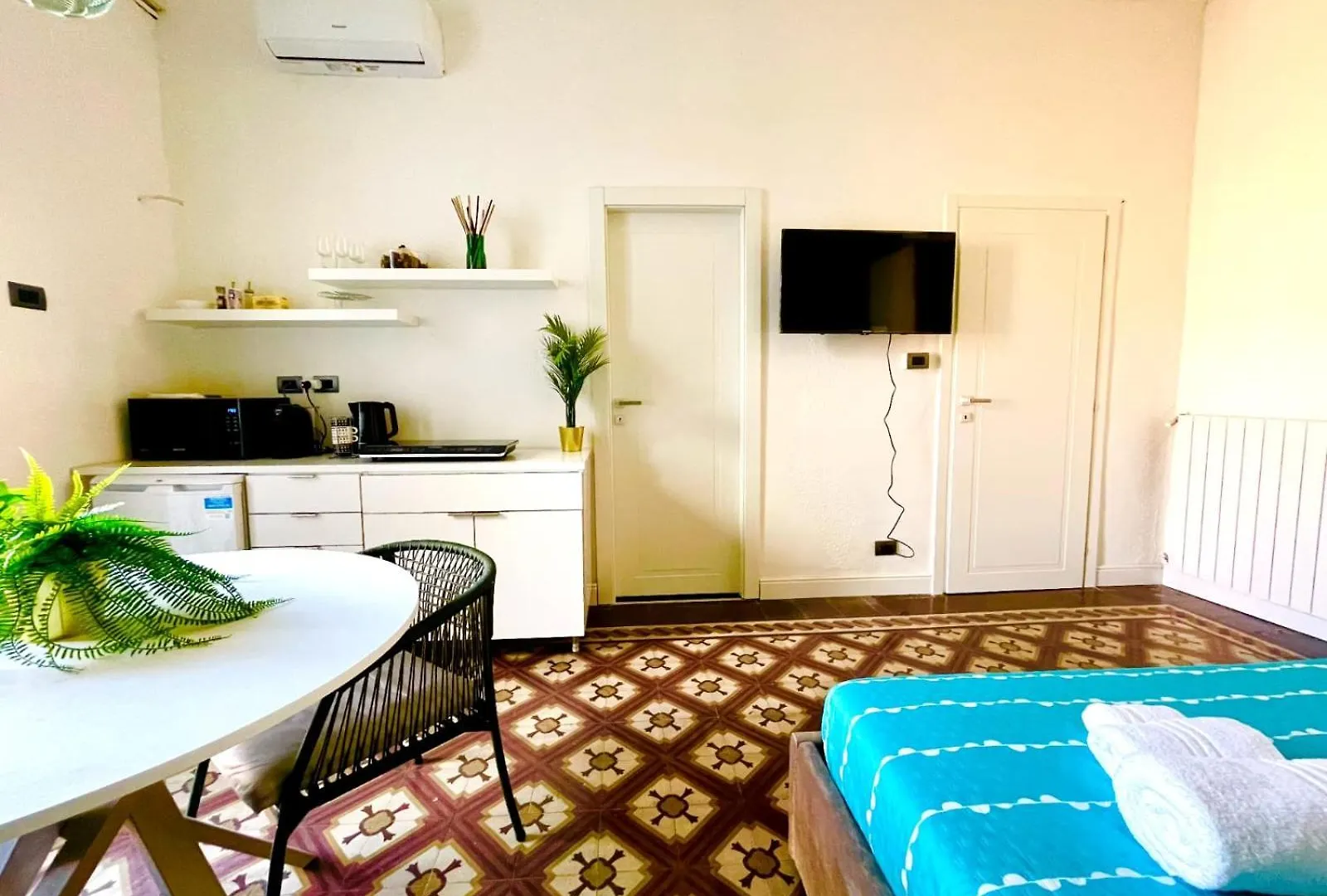 Charming Rooms Loreto 8 Milan Italy